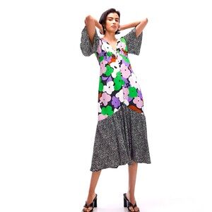 NWT Topshop Size 8 Bold Floral Flutter Sleeve Dress in Black Multi